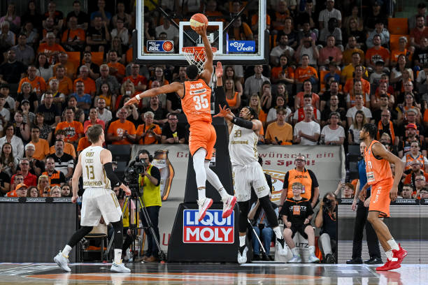 随着金秋九 随着金秋九