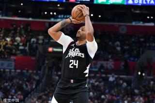 他在防守端 他在防守端