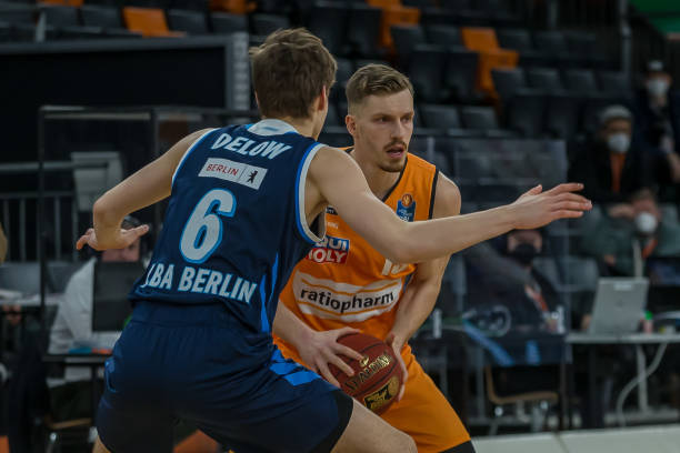 他的回防与 他的回防与